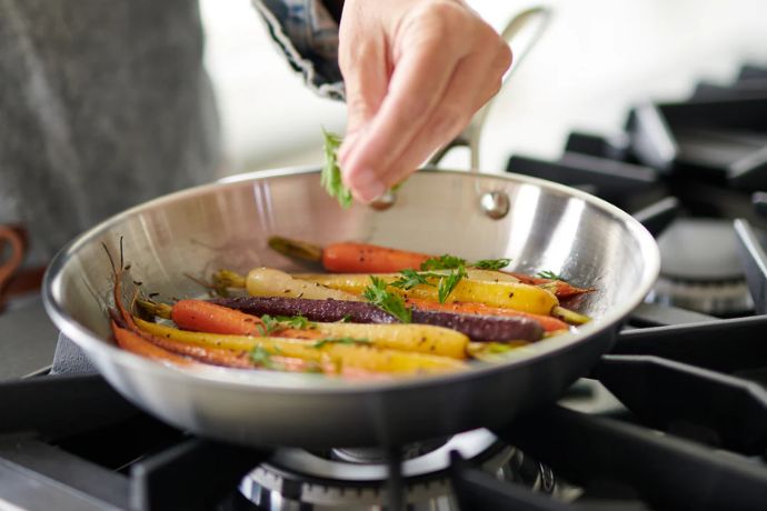 Does Cookware Affect Food Flavor